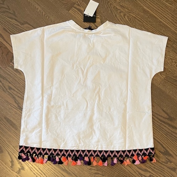 White T-shirt with tassel hem - Picture 6 of 7